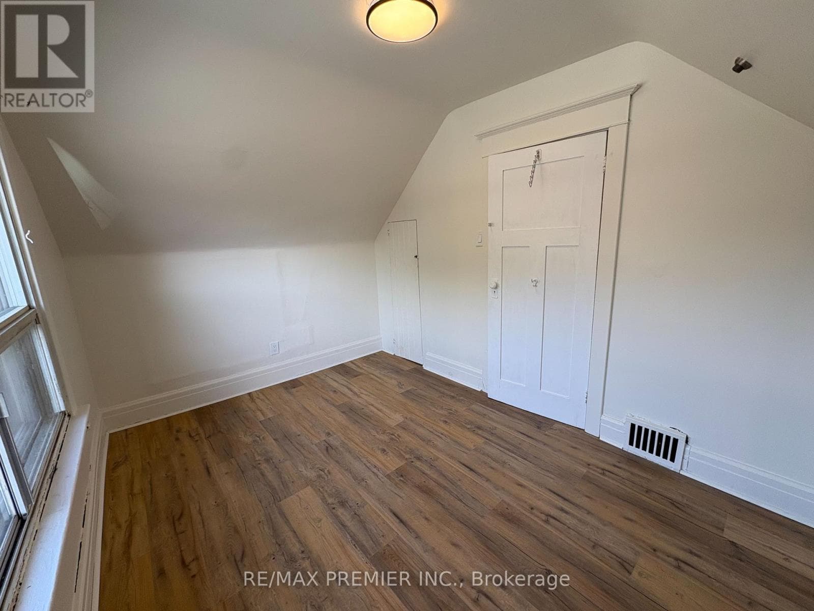 Single Family at 33 Royal York Road, Toronto (Mimico), Ontario - Photo 9 - RE/MAX Garden City Realty
