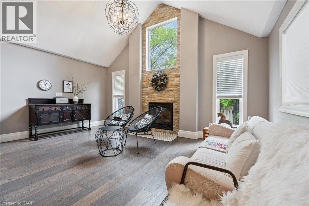 Single Family at 537 HAVENDALE Place, Waterloo, Ontario - Photo 7 - RE/MAX Garden City Realty