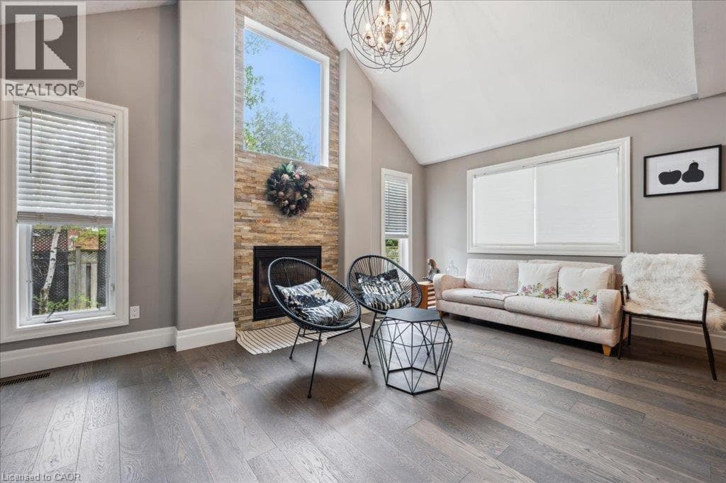 Single Family at 537 HAVENDALE Place, Waterloo, Ontario - Photo 8 - RE/MAX Garden City Realty
