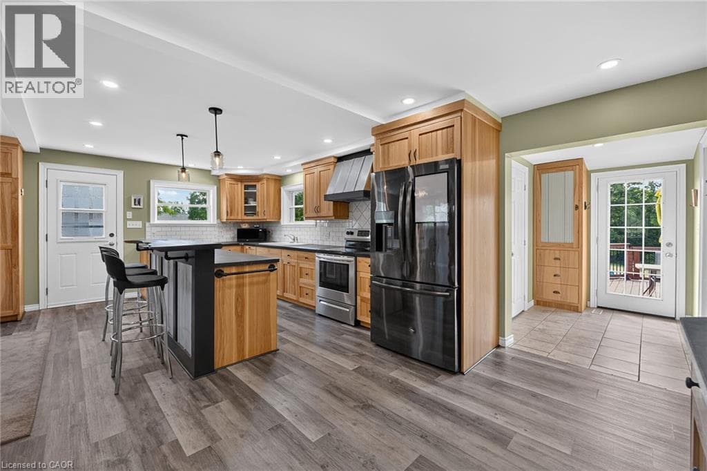 Single Family at 843 LYONS CREEK Road, Welland, Ontario - Photo 8 - RE/MAX Garden City Realty