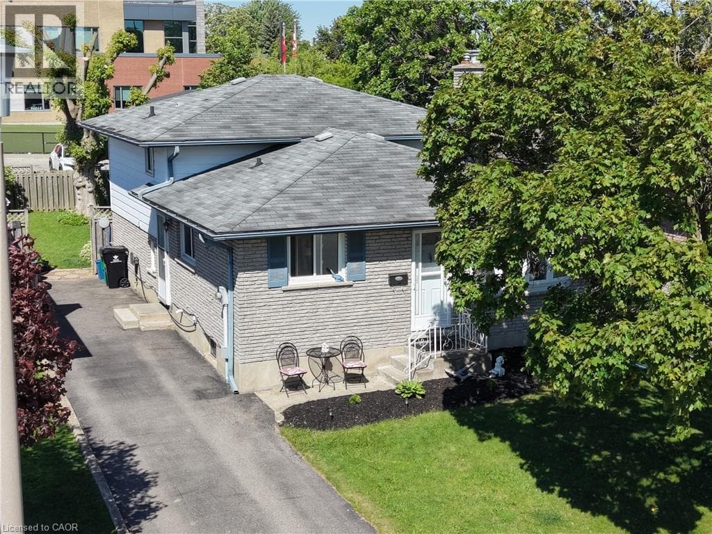 Single Family at 59 BAKERSFIELD Drive, Cambridge, Ontario - Photo 3 - RE/MAX Garden City Realty