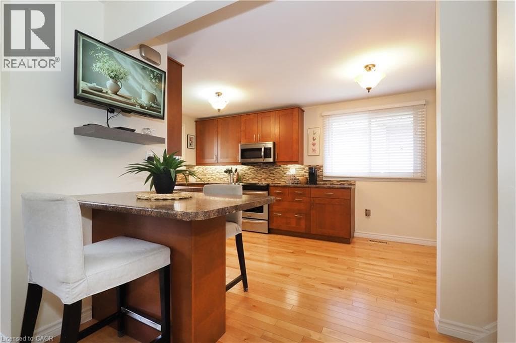 Single Family at 59 BAKERSFIELD Drive, Cambridge, Ontario - Photo 8 - RE/MAX Garden City Realty