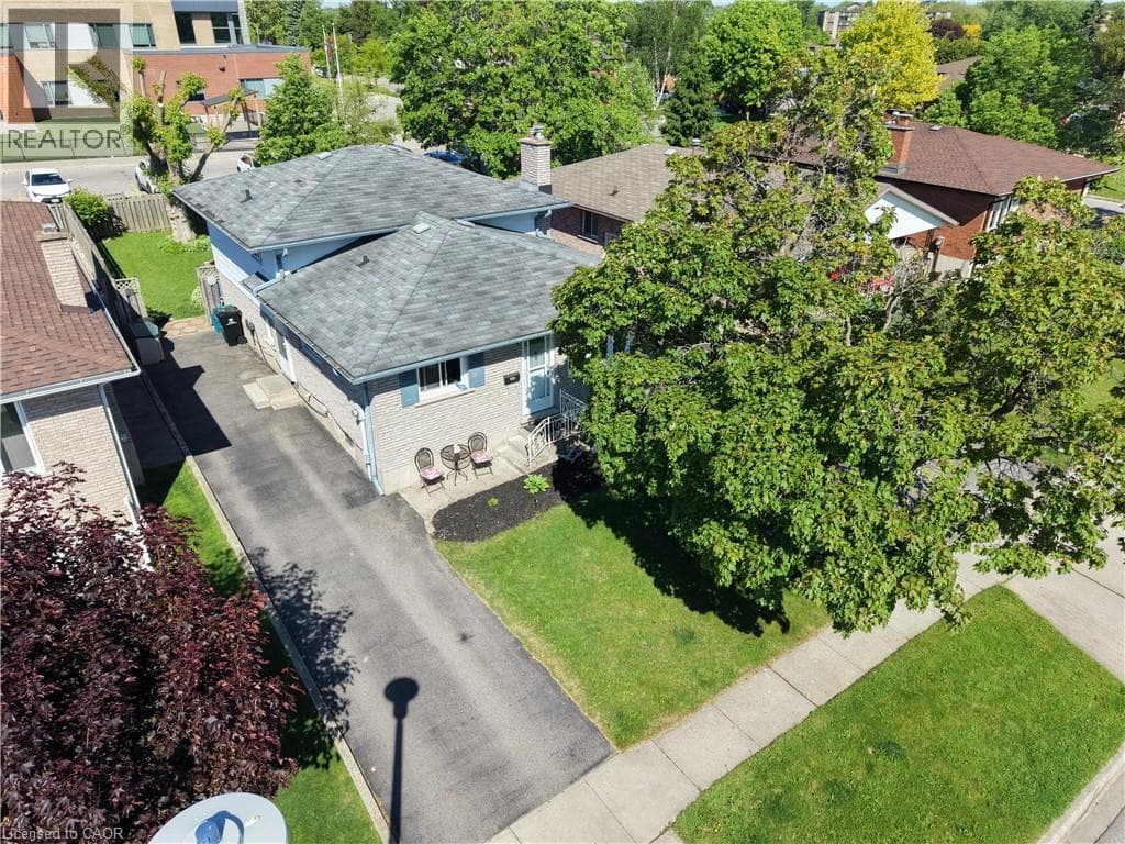 Single Family at 59 BAKERSFIELD Drive, Cambridge, Ontario - Photo 4 - RE/MAX Garden City Realty