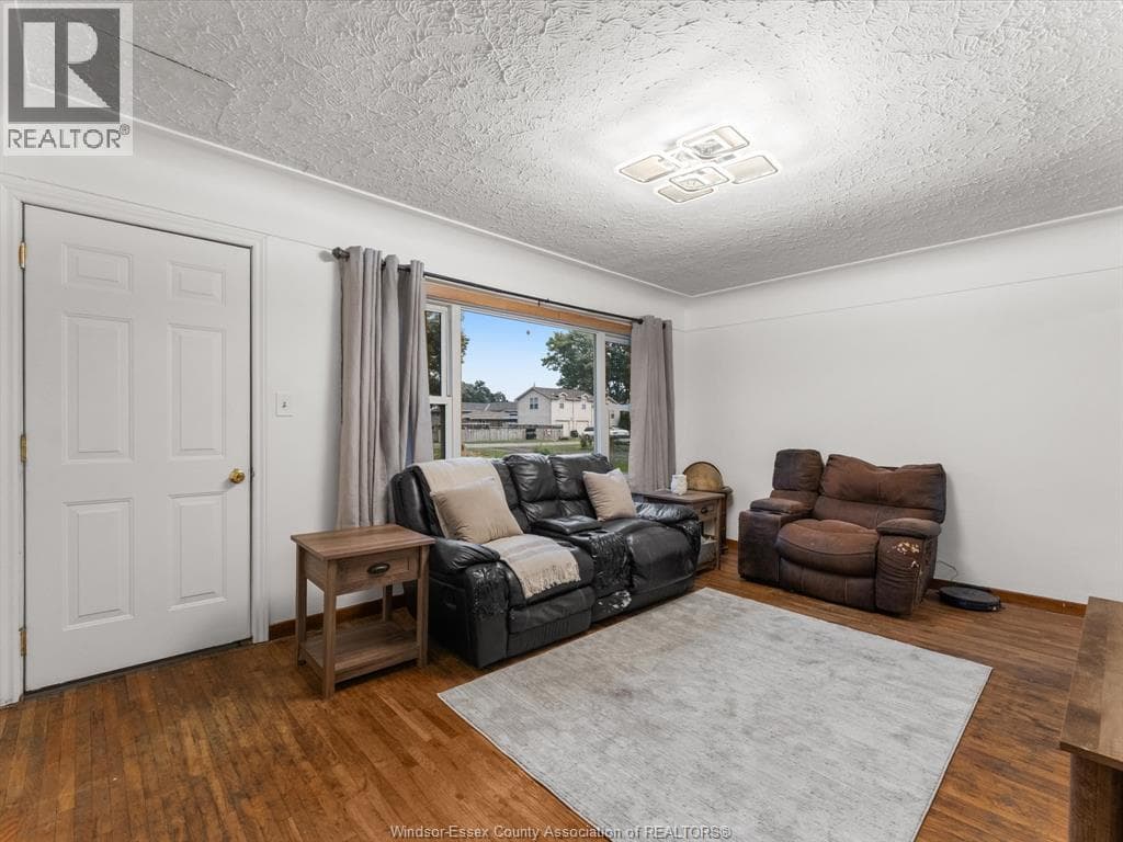 Single Family at 4 Standaert Road, Chatham-Kent, Ontario - Photo 4 - RE/MAX Garden City Realty