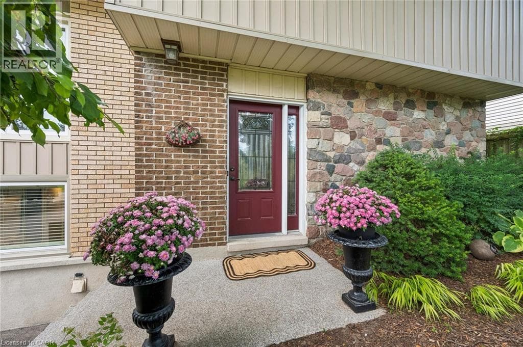 Single Family at 440 MANCHESTER Road, Kitchener, Ontario - Photo 6 - RE/MAX Garden City Realty