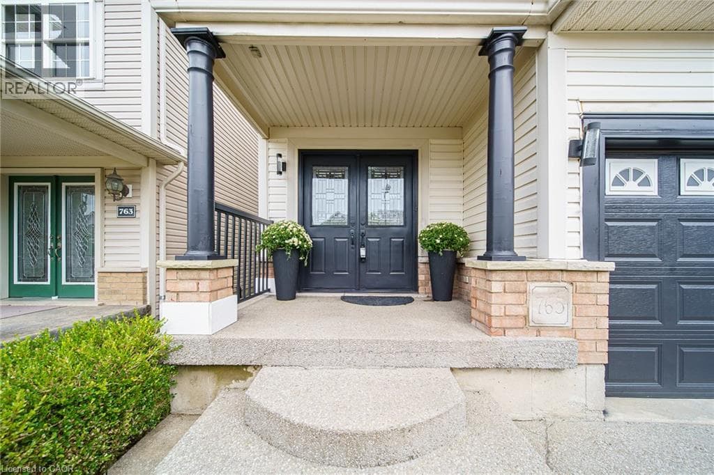 Single Family at 765 BRANDENBURG Boulevard, Waterloo, Ontario - Photo 4 - RE/MAX Garden City Realty