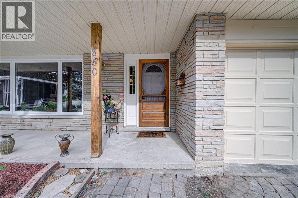 Single Family at 650 PINERIDGE Road, Waterloo, Ontario - Photo 3 - RE/MAX Garden City Realty