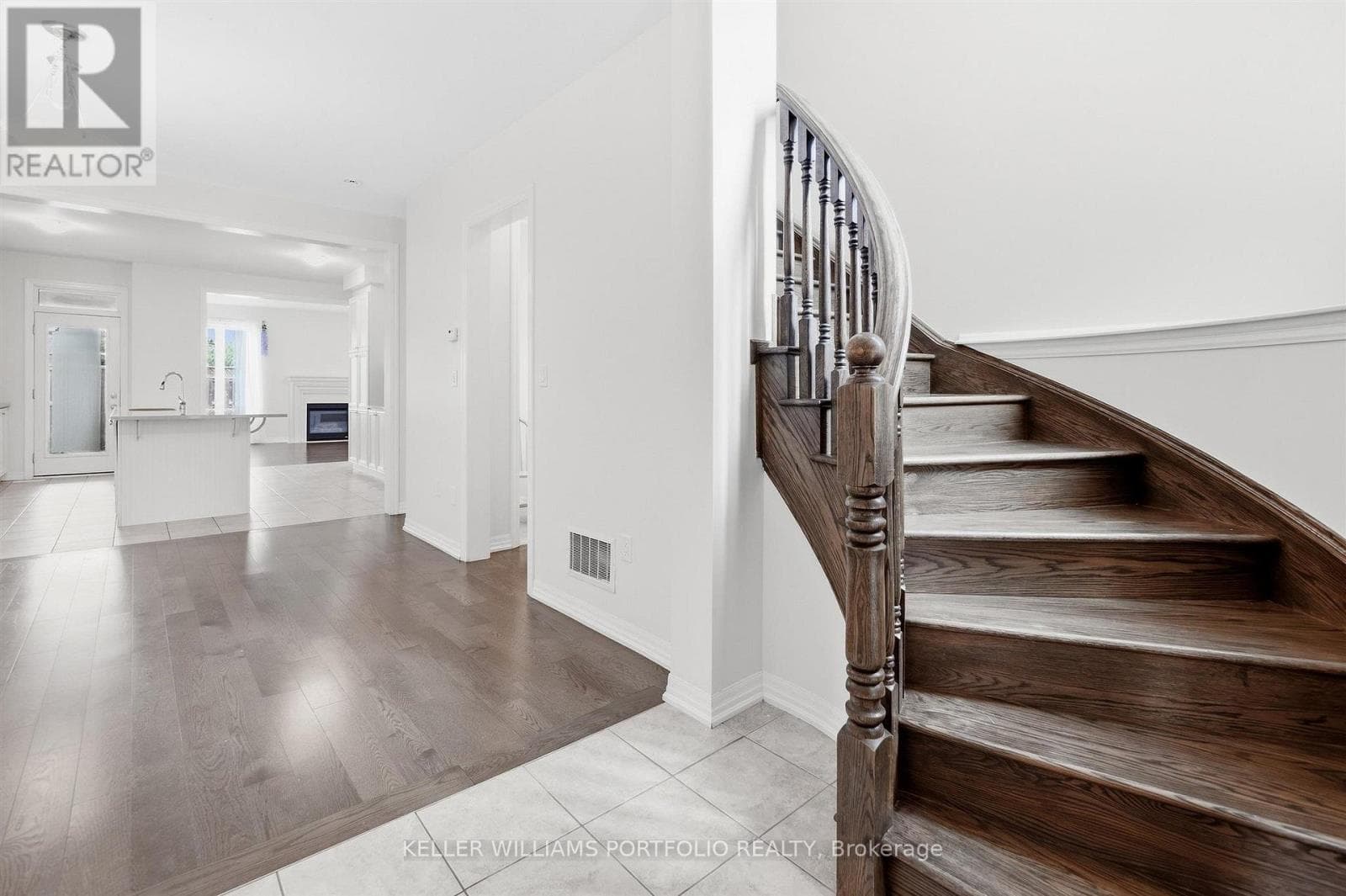 Single Family at 3131 Preserve Drive, Oakville (GO Glenorchy), Ontario - Photo 6 - RE/MAX Garden City Realty