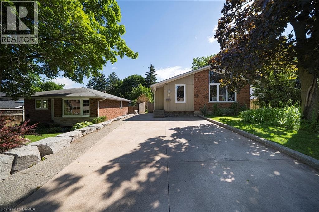 Single Family at 17 FLYNN Avenue, Cambridge, Ontario - Photo 3 - RE/MAX Garden City Realty