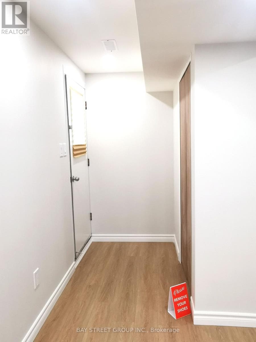 Single Family at 119 Shawnee Circle, Toronto (Pleasant View), Ontario - Photo 2 - RE/MAX Garden City Realty