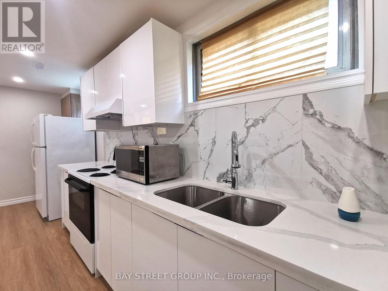Single Family at 119 Shawnee Circle, Toronto (Pleasant View), Ontario - Photo 6 - RE/MAX Garden City Realty