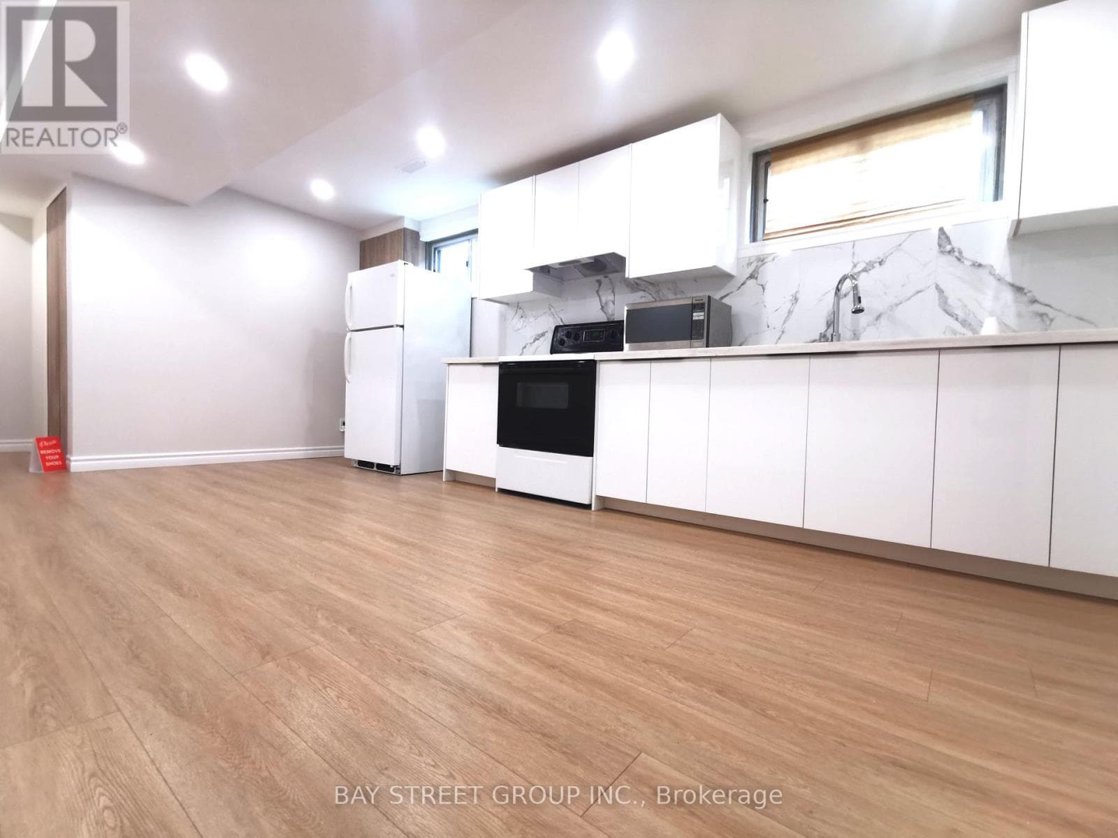 Single Family at 119 Shawnee Circle, Toronto (Pleasant View), Ontario - Photo 5 - RE/MAX Garden City Realty
