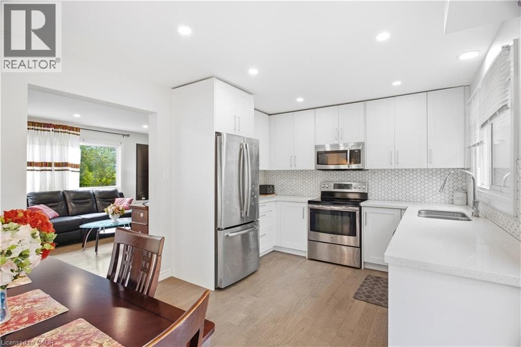 10 JEAN Avenue