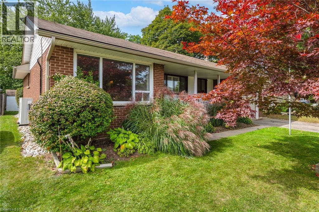 Single Family at 39 WREN Crescent, Kitchener, Ontario - Photo 4 - RE/MAX Garden City Realty