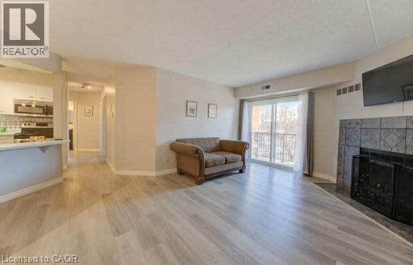 Single Family at 27- 3085 KINGSWAY Drive, Kitchener, Ontario - Photo 7 - RE/MAX Garden City Realty