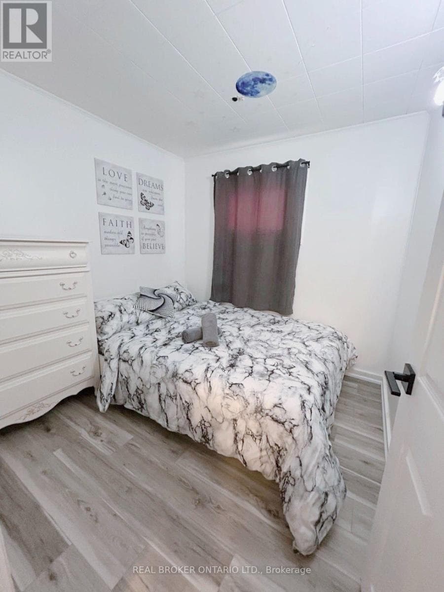 Single Family at 699 Innisfil Beach Road, Innisfil (Alcona), Ontario - Photo 5 - RE/MAX Garden City Realty