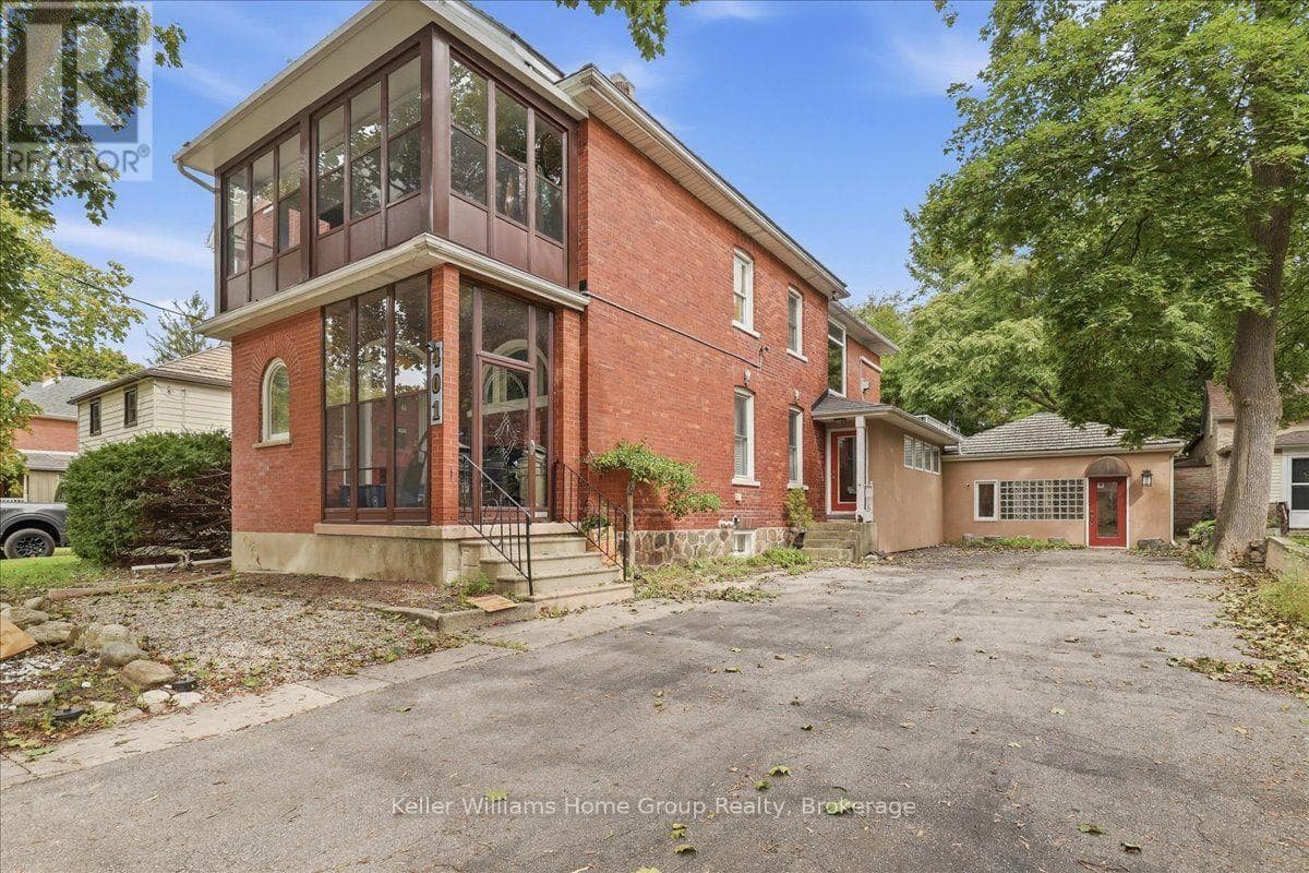 401 Laurel Street