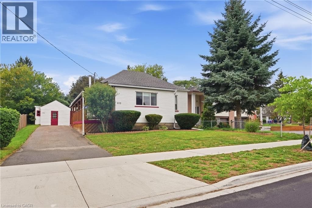 Single Family at 423 LAWRENCE Avenue, Kitchener, Ontario - Photo 2 - RE/MAX Garden City Realty