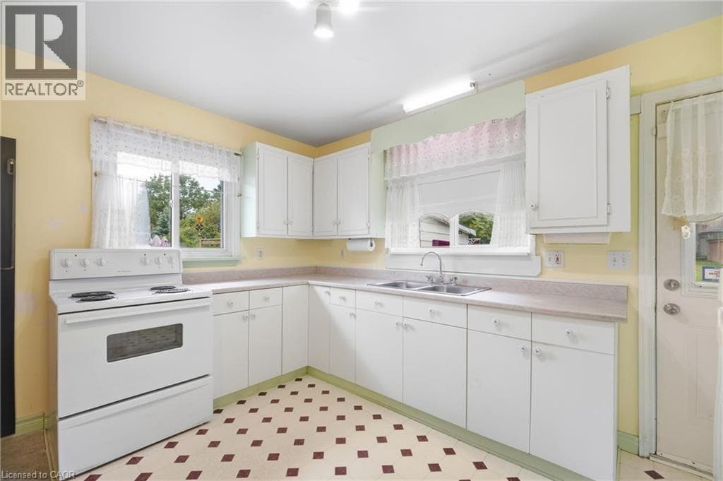 Single Family at 423 LAWRENCE Avenue, Kitchener, Ontario - Photo 10 - RE/MAX Garden City Realty