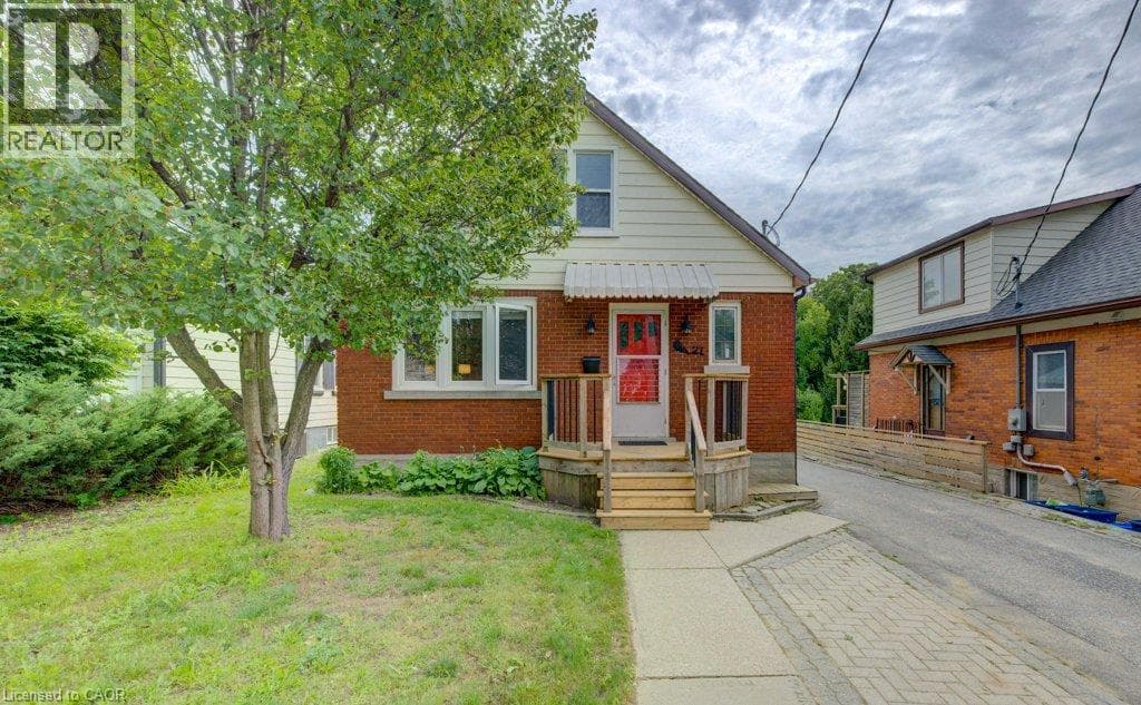 Single Family at 21 WAVERLY Road, Kitchener, Ontario - Photo 2 - RE/MAX Garden City Realty