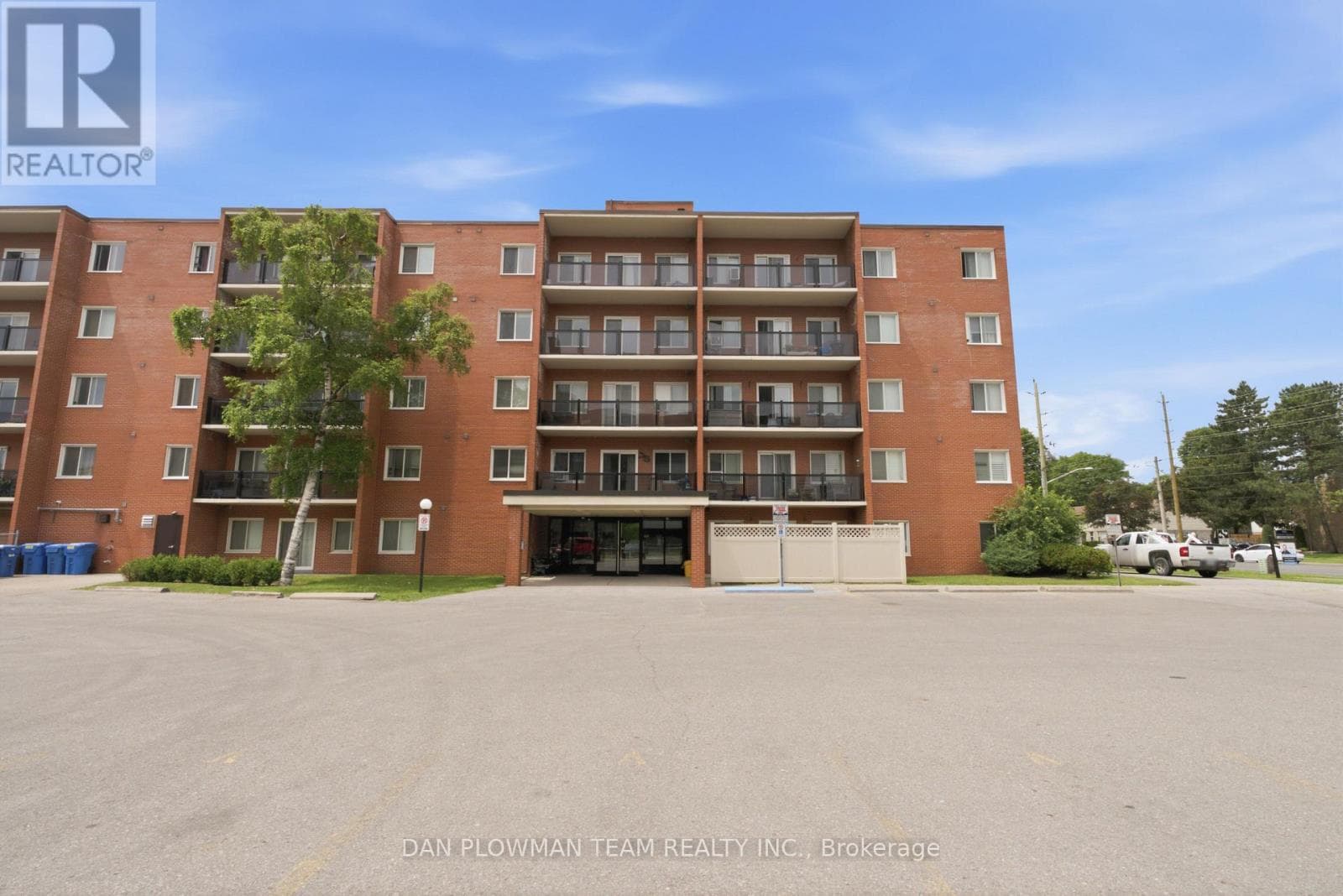 204- 131 Taunton Road