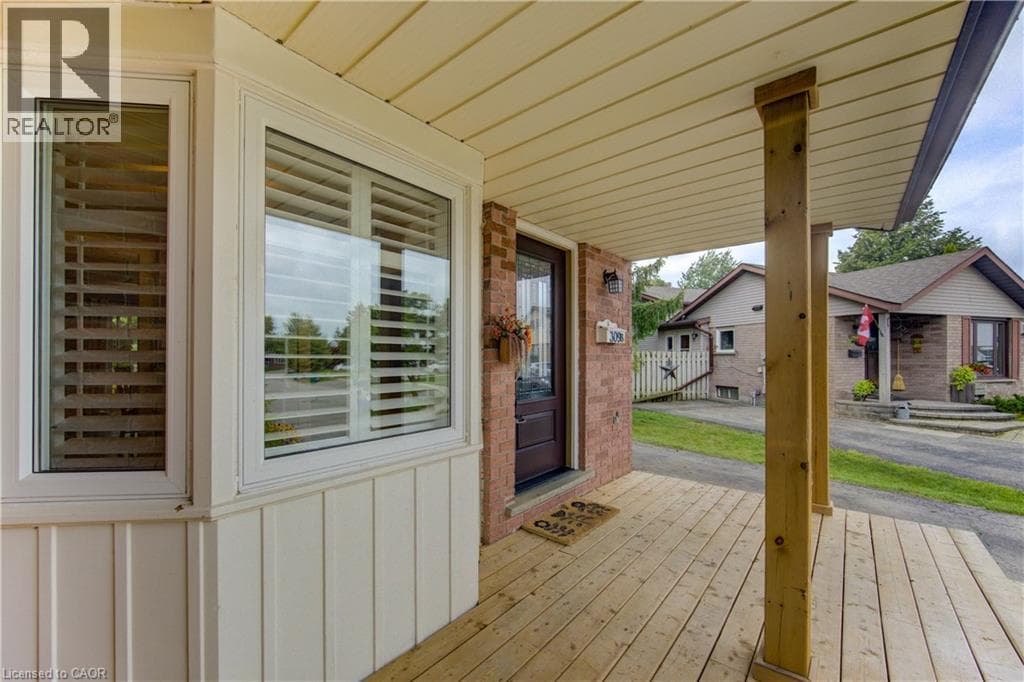 Single Family at 309 MAYVIEW Crescent, Waterloo, Ontario - Photo 5 - RE/MAX Garden City Realty