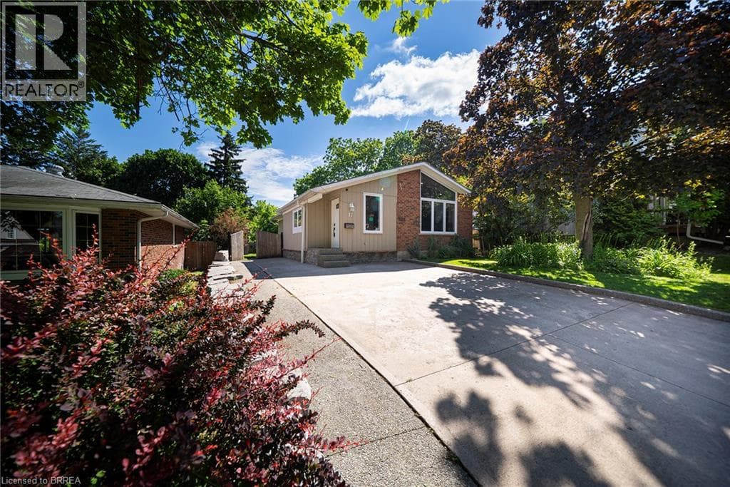 17 FLYNN Avenue