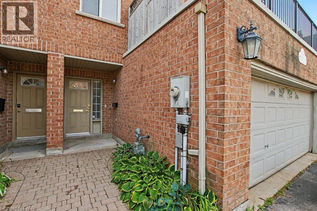 Single Family at 23 GROSVENOR Lane, Cambridge, Ontario - Photo 3 - RE/MAX Garden City Realty