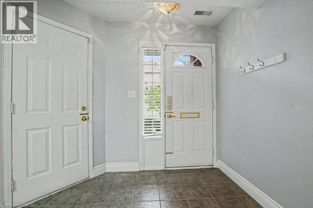 Single Family at 23 GROSVENOR Lane, Cambridge, Ontario - Photo 5 - RE/MAX Garden City Realty