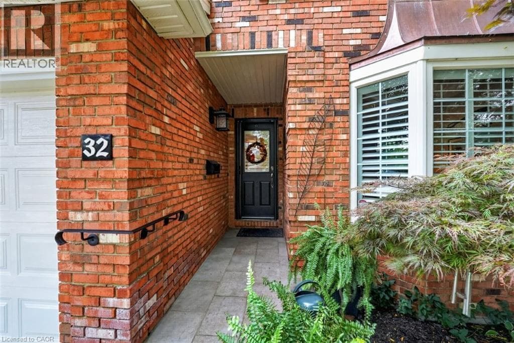 Single Family at 32- 5 CARN CASTLE Gate, St. Catharines, Ontario - Photo 3 - RE/MAX Garden City Realty
