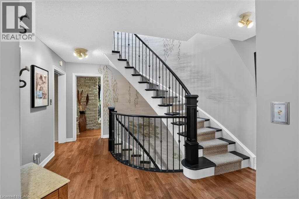 Single Family at 32- 5 CARN CASTLE Gate, St. Catharines, Ontario - Photo 4 - RE/MAX Garden City Realty