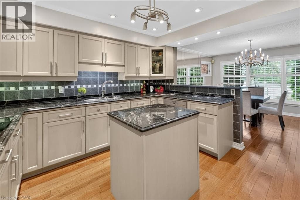 Single Family at 32- 5 CARN CASTLE Gate, St. Catharines, Ontario - Photo 7 - RE/MAX Garden City Realty