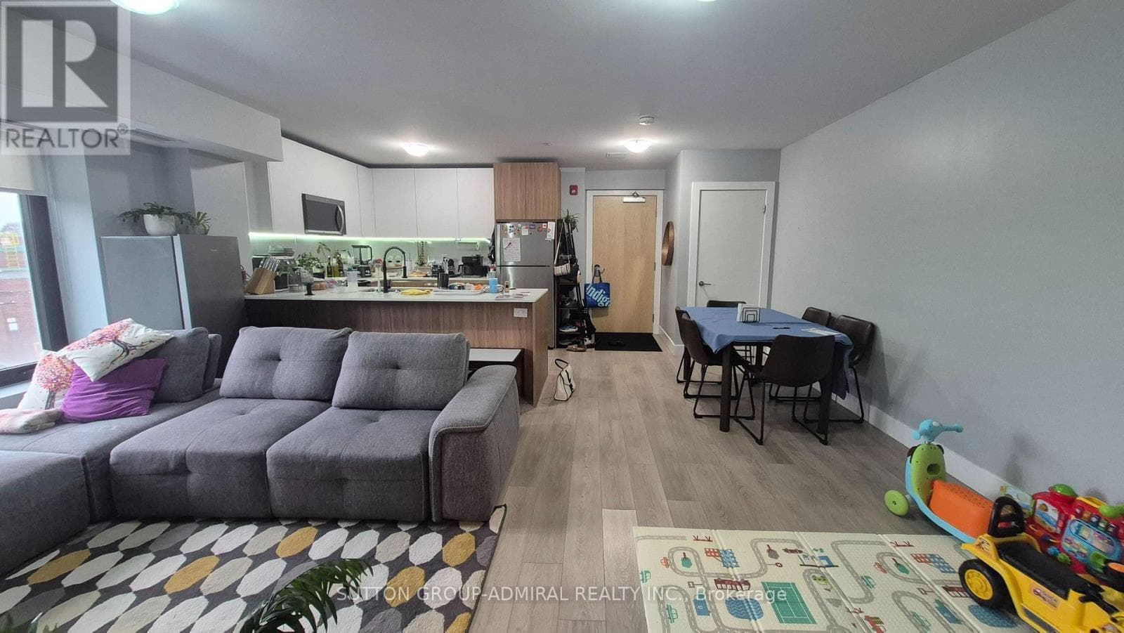 Single Family at 302- 293 Viewmount Avenue, Toronto (Yorkdale-Glen Park), Ontario - Photo 2 - RE/MAX Garden City Realty