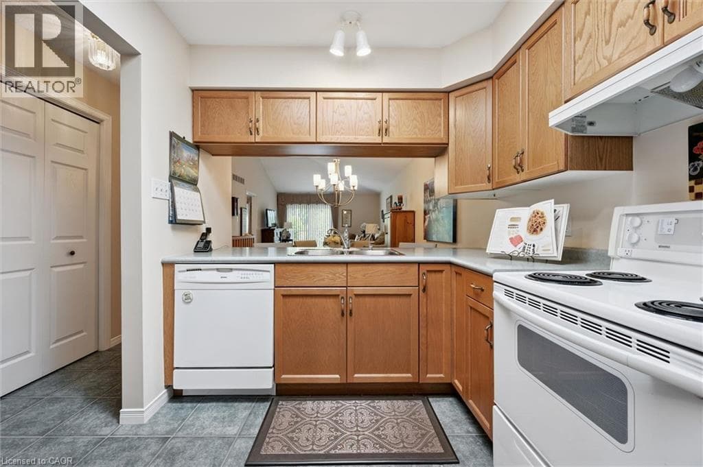 Single Family at 658 ELLESMERE Court, Waterloo, Ontario - Photo 9 - RE/MAX Garden City Realty