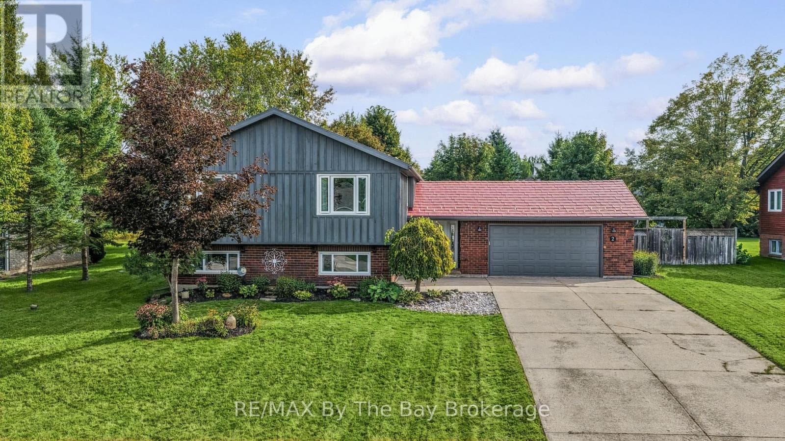 2 Red Oak Drive
