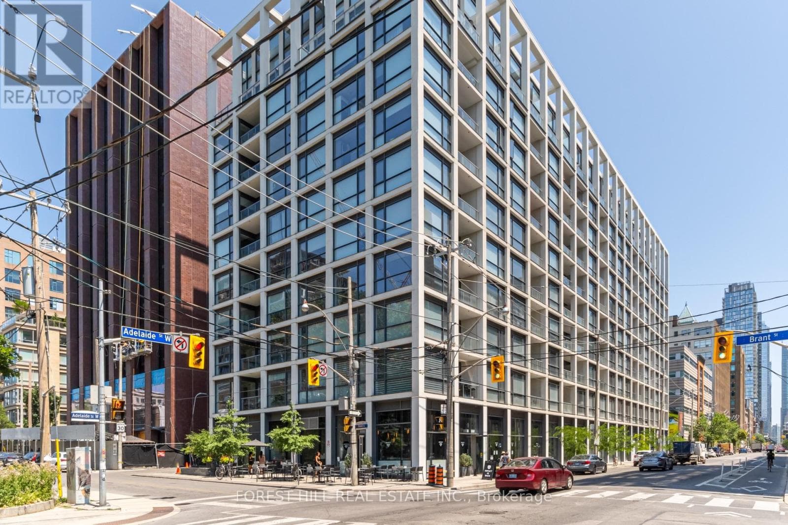 205- 39 Brant Street