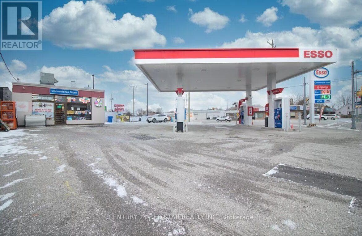 Retail at 410 Queen Street, Chatham-Kent (Chatham), Ontario - Photo 3 - RE/MAX Garden City Realty