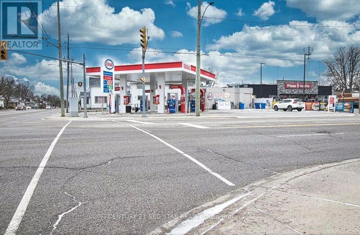 Retail at 410 Queen Street, Chatham-Kent (Chatham), Ontario - Photo 4 - RE/MAX Garden City Realty