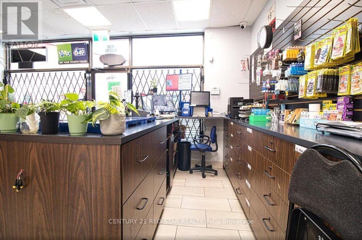 Retail at 410 Queen Street, Chatham-Kent (Chatham), Ontario - Photo 6 - RE/MAX Garden City Realty