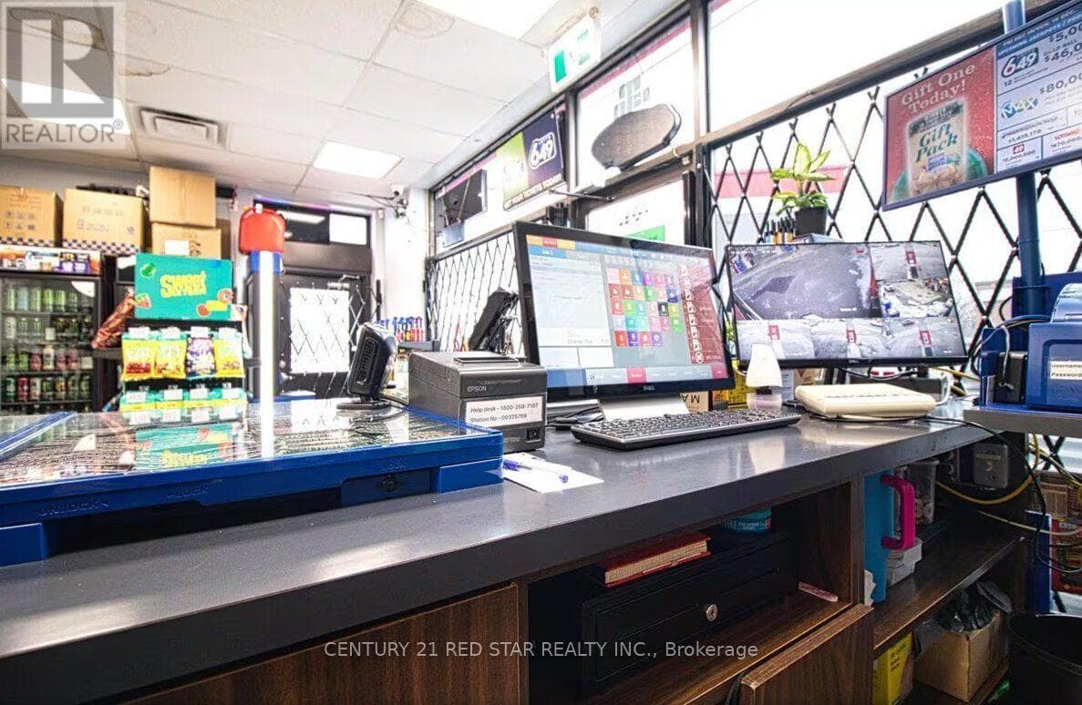 Retail at 410 Queen Street, Chatham-Kent (Chatham), Ontario - Photo 7 - RE/MAX Garden City Realty
