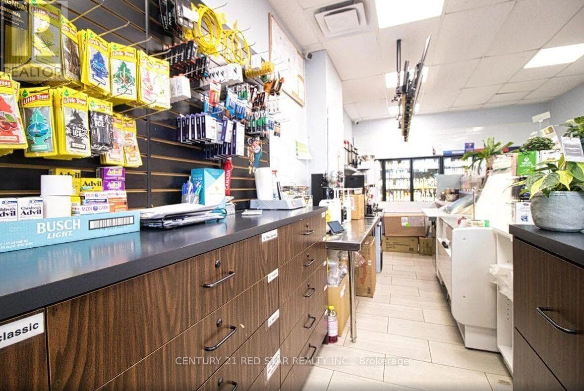 Retail at 410 Queen Street, Chatham-Kent (Chatham), Ontario - Photo 8 - RE/MAX Garden City Realty