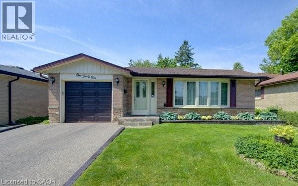 Single Family at 141 HAZELGLEN Drive, Kitchener, Ontario - Photo 3 - RE/MAX Garden City Realty