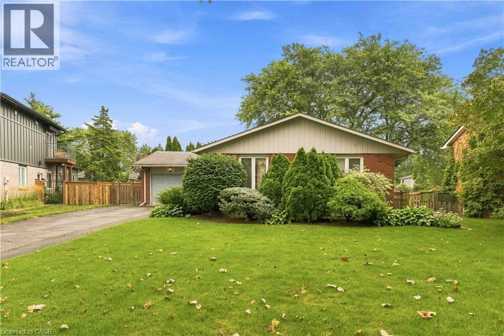 Single Family at 38 DRIFTWOOD Court, Grimsby, Ontario - Photo 2 - RE/MAX Garden City Realty