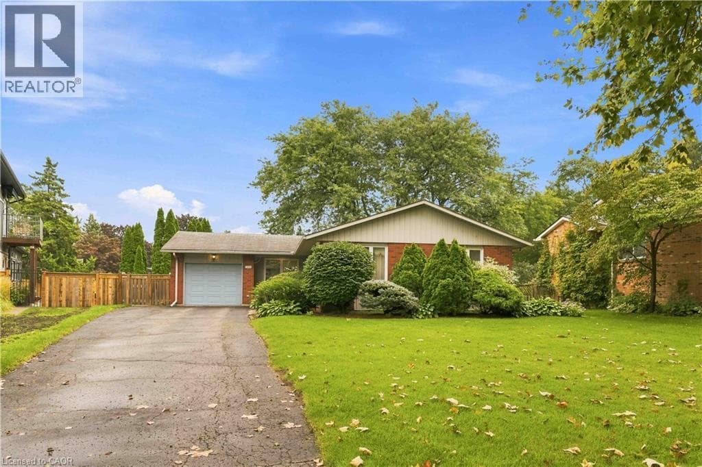 Single Family at 38 DRIFTWOOD Court, Grimsby, Ontario - Photo 3 - RE/MAX Garden City Realty