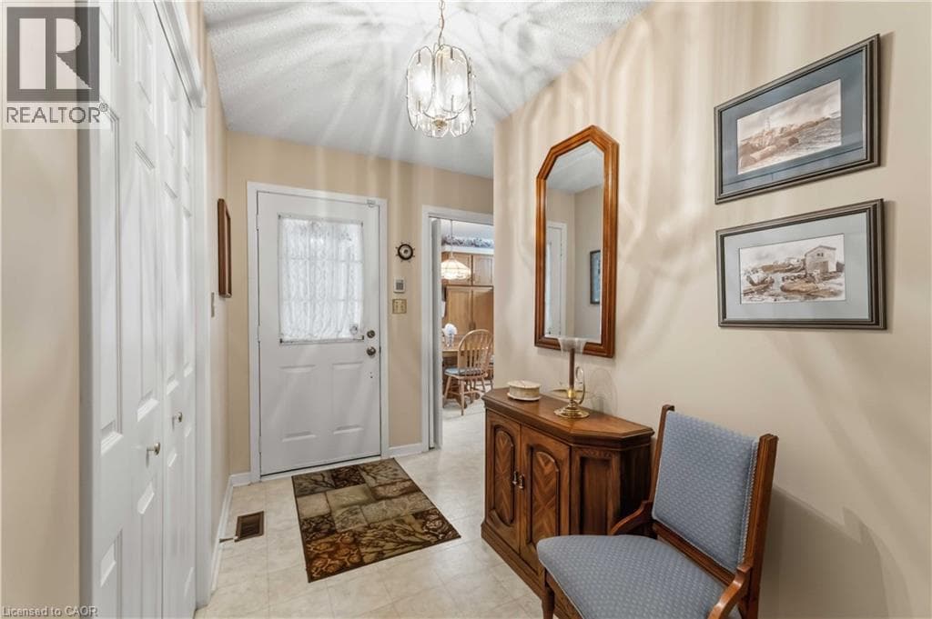 Single Family at 38 DRIFTWOOD Court, Grimsby, Ontario - Photo 6 - RE/MAX Garden City Realty