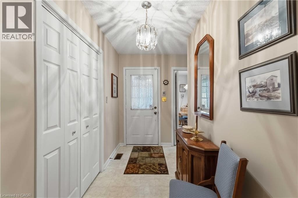 Single Family at 38 DRIFTWOOD Court, Grimsby, Ontario - Photo 5 - RE/MAX Garden City Realty