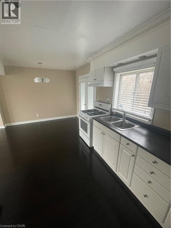 Single Family at 124 AVALON Place, Kitchener, Ontario - Photo 6 - RE/MAX Garden City Realty