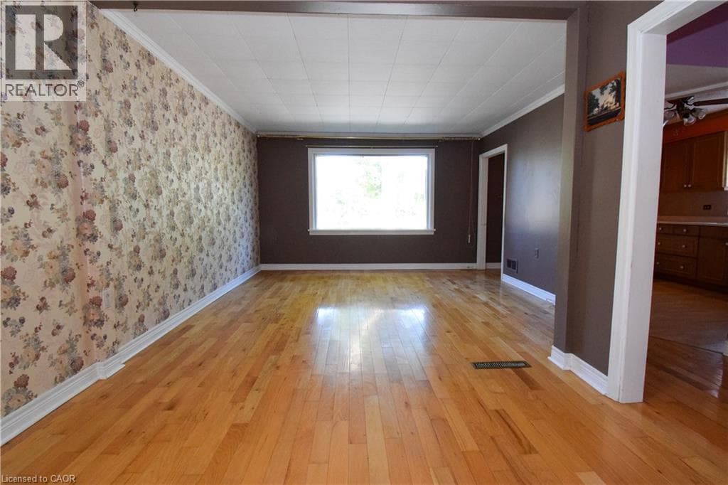 Single Family at 272 CARLTON Street, St. Catharines, Ontario - Photo 7 - RE/MAX Garden City Realty