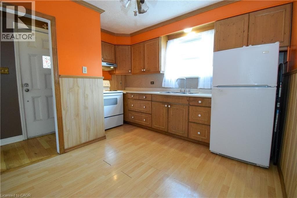 Single Family at 272 CARLTON Street, St. Catharines, Ontario - Photo 9 - RE/MAX Garden City Realty