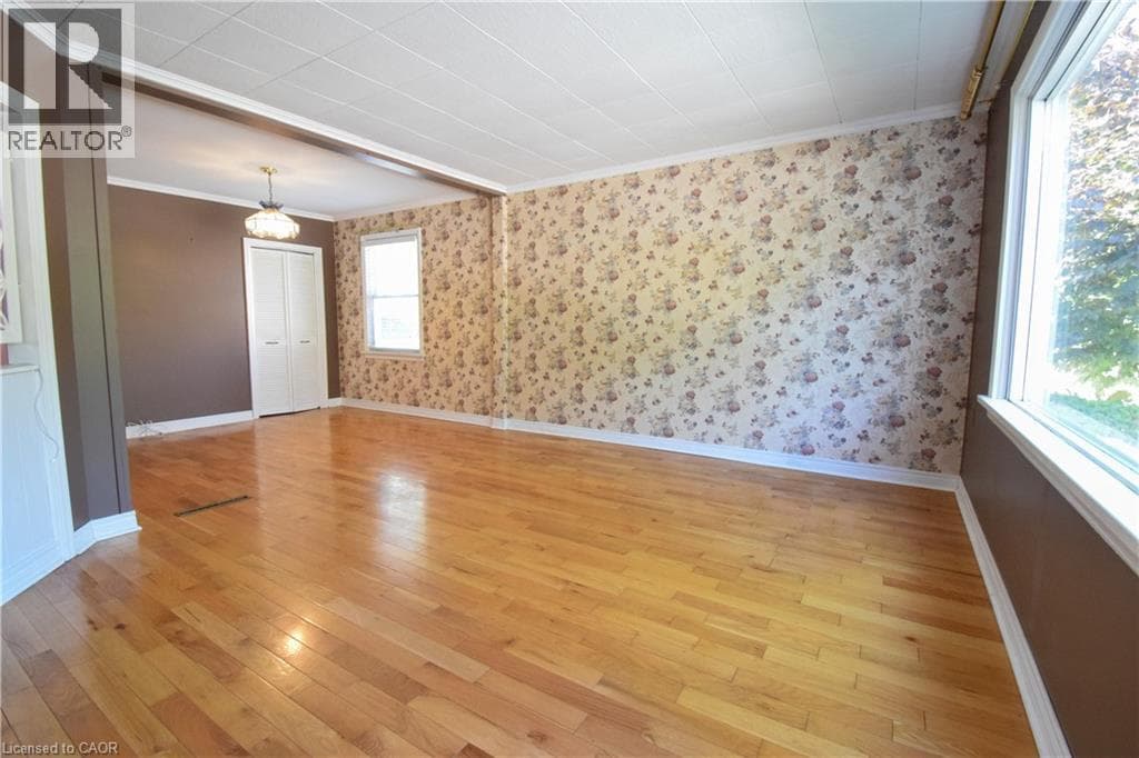 Single Family at 272 CARLTON Street, St. Catharines, Ontario - Photo 4 - RE/MAX Garden City Realty